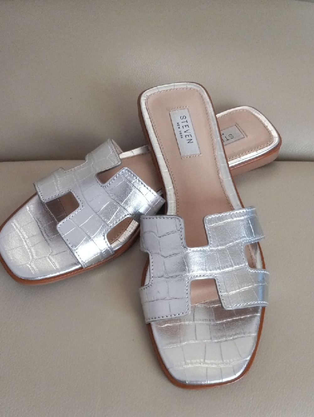 STEVEN by Steve Madden Silver Croc-Embossed Slide Sandals Size 9